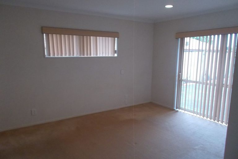 Photo of property in 6 Claremont Way, East Tamaki Heights, Auckland, 2016