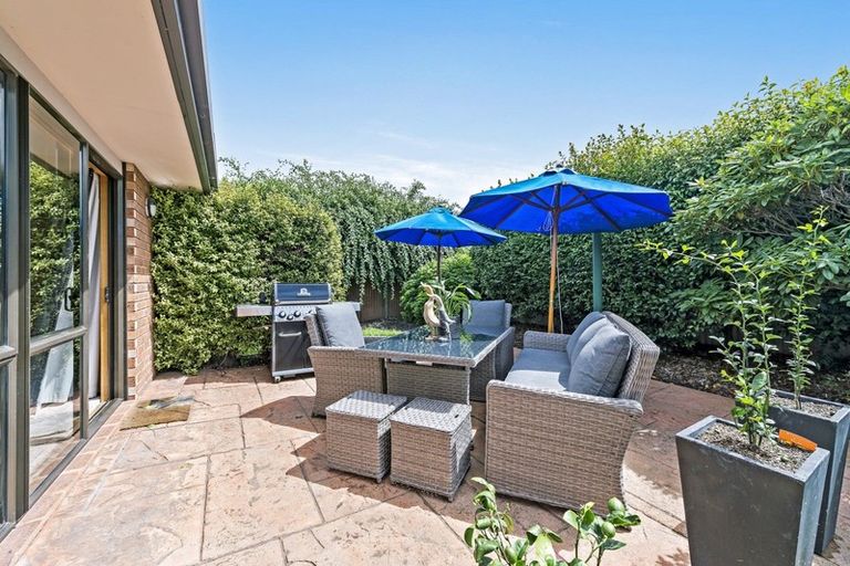 Photo of property in 98 Springs Road, Hornby, Christchurch, 8042