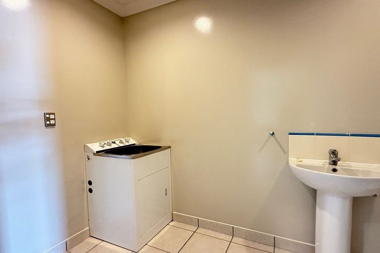 Photo of property in 9b Clearwater Cove, West Harbour, Auckland, 0618