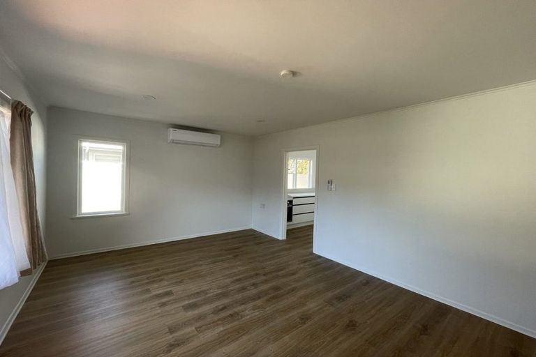 Photo of property in 1/84 Lake Road, Northcote, Auckland, 0627