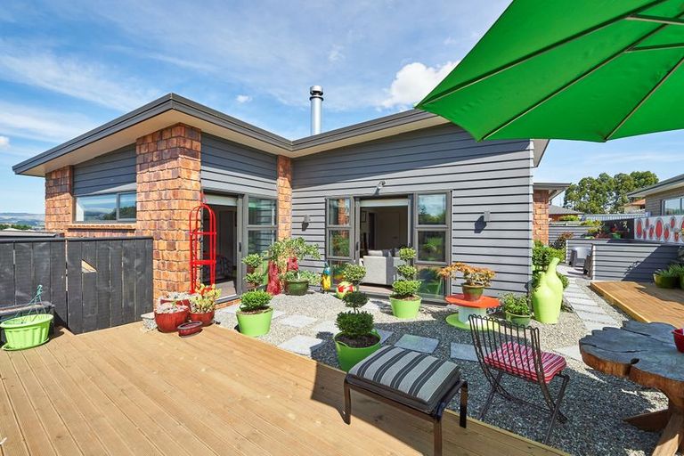 Photo of property in 18 Galea Grove, Kelvin Grove, Palmerston North, 4414