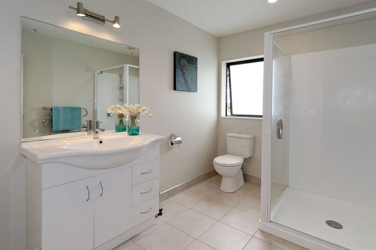 Photo of property in 30a Derwent Crescent, Titirangi, Auckland, 0604