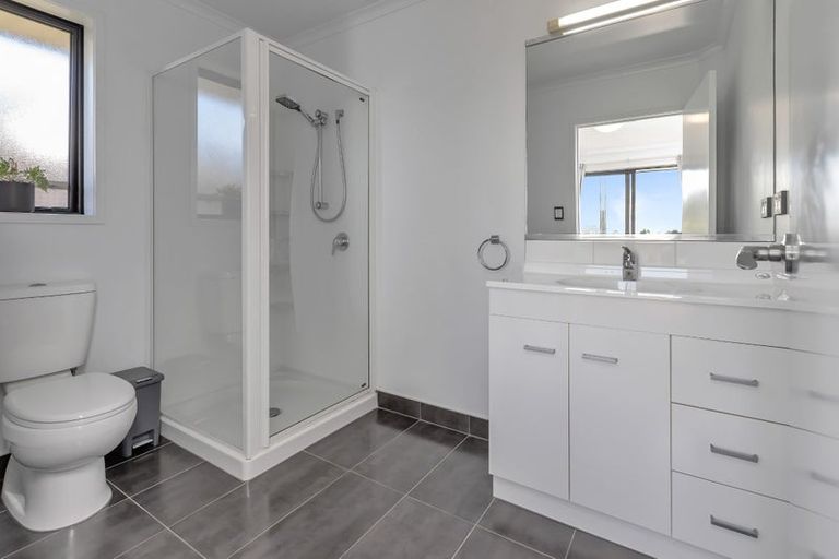 Photo of property in 33 Ocean View Rise, Ruakaka, 0116
