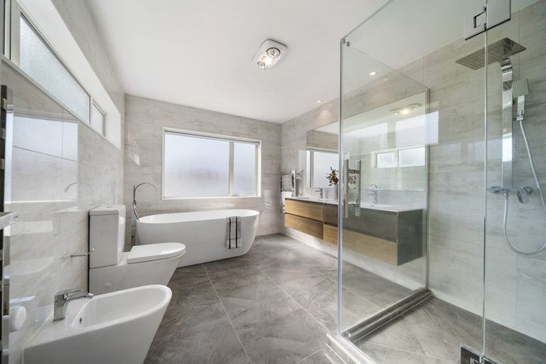 Photo of property in 5 Lyttelton Avenue, Forrest Hill, Auckland, 0620