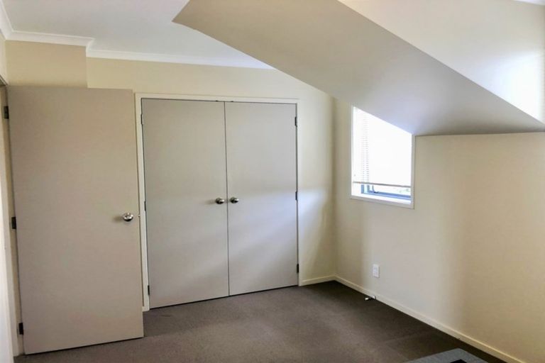 Photo of property in 36 Verdale Circle, Glen Eden, Auckland, 0602