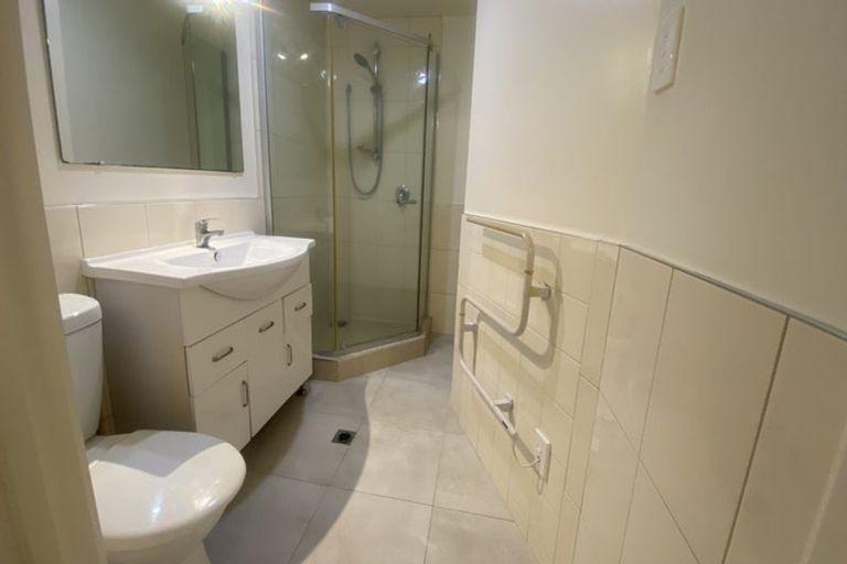 Photo of property in 8d Schnapper Rock Road, Schnapper Rock, Auckland, 0632