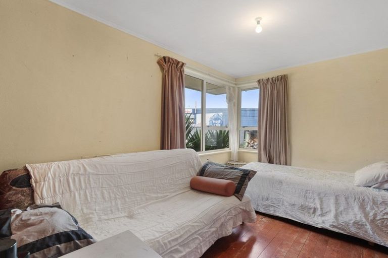 Photo of property in 1/2 Kowhai Avenue, Mangere Bridge, Auckland, 2022