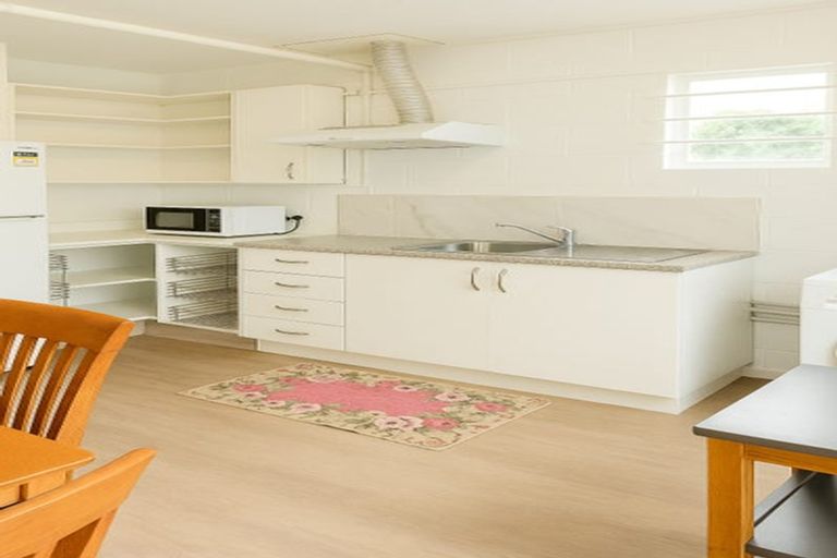 Photo of property in 118 Pupuke Road, Hillcrest, Auckland, 0627