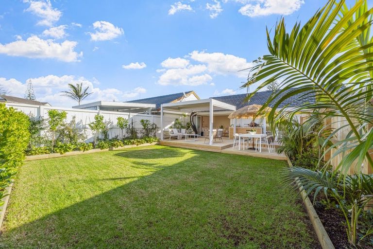 Photo of property in 2/4 Beach Road, Orewa, 0931
