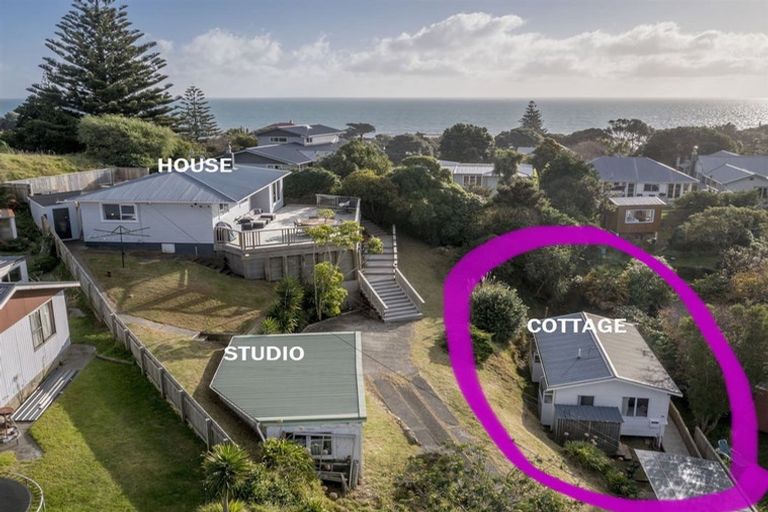 Photo of property in 11 Mutu Road, Paekakariki, 5034
