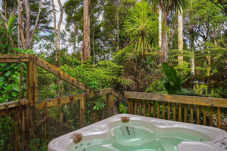 Photo of property in 202 Godley Road, Titirangi, Auckland, 0604