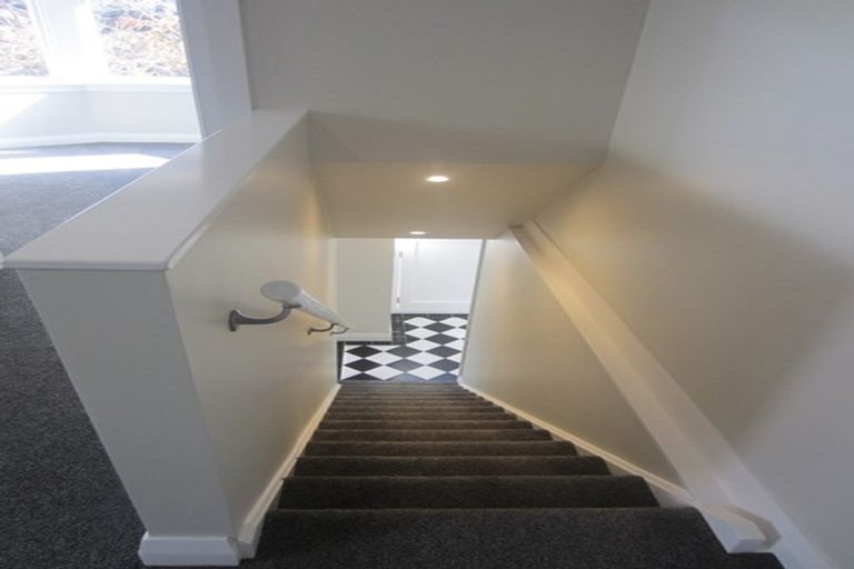 Photo of property in 2/139 Wadestown Road, Wadestown, Wellington, 6012