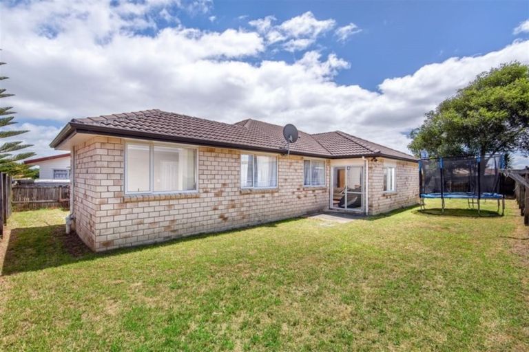 Photo of property in 75 Heathdale Crescent, Papakura, 2110
