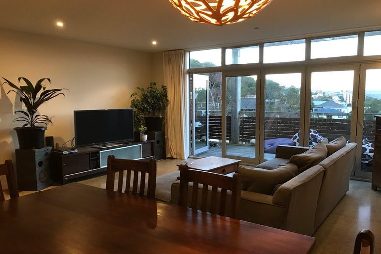 Photo of property in 59u1 Mortimer Terrace, Brooklyn, Wellington, 6021