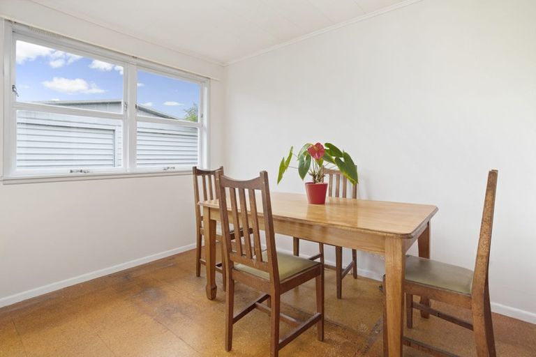 Photo of property in 63 Muir Avenue, Mangere Bridge, Auckland, 2022