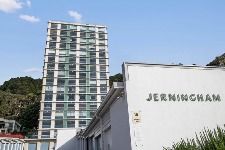 Photo of property in Jerningham Apartments, 20 Oriental Terrace, Oriental Bay, Wellington, 6011