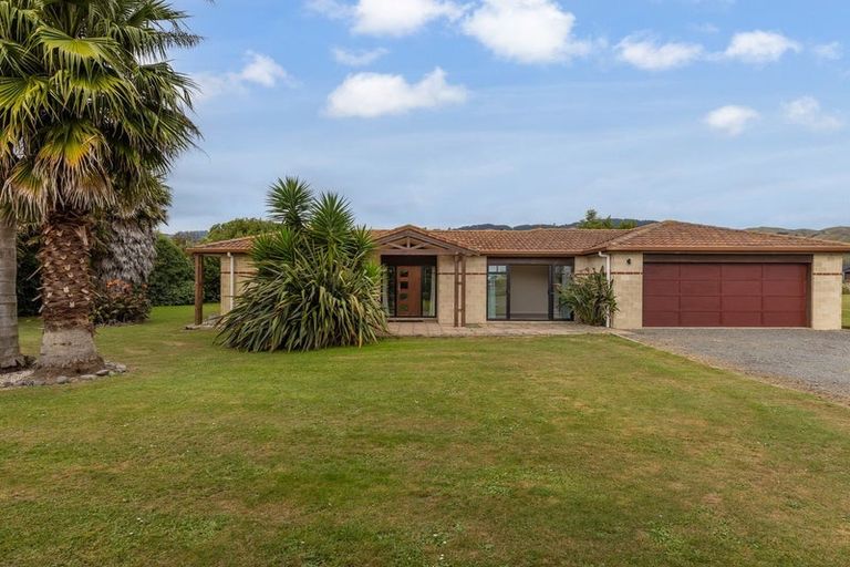 Photo of property in 65 Pohutukawa Drive, Levin, 5571