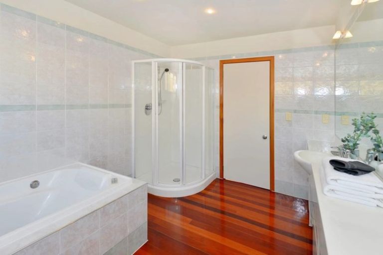 Photo of property in 5 Gilberd Place, Torbay, Auckland, 0630