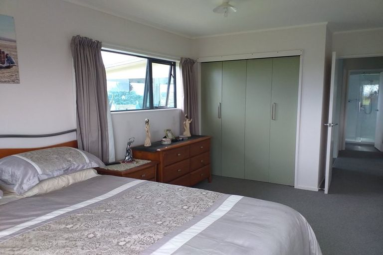 Photo of property in 1 Watts Street, Waipawa, 4210