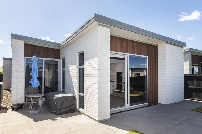 Photo of property in 16 Glen Rosa Lane, Broomfield, Christchurch, 8042