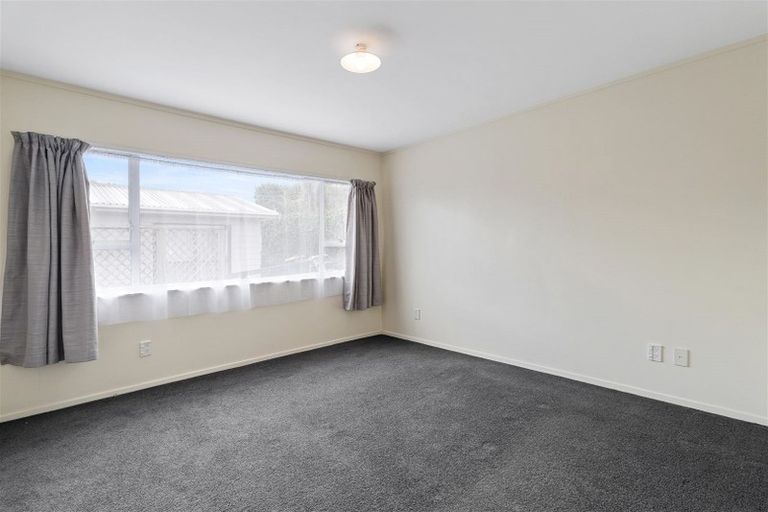 Photo of property in 27 Woodglen Road, Glen Eden, Auckland, 0602