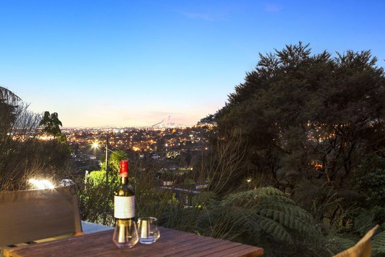 Photo of property in 7 Selwyn Avenue, Glen Eden, Auckland, 0602