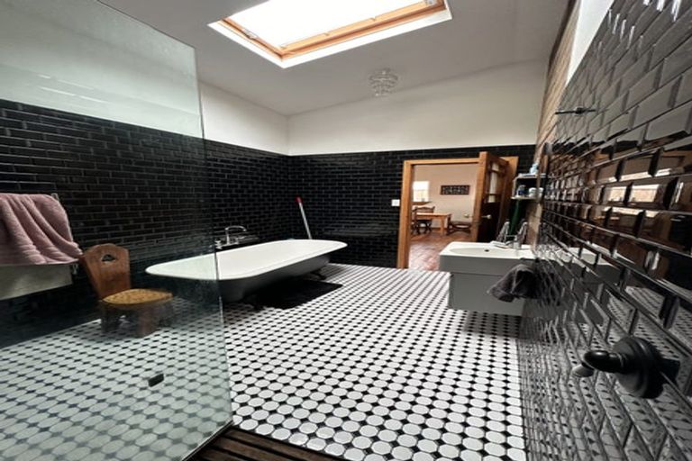 Photo of property in 43 Wilson Street, Newtown, Wellington, 6021