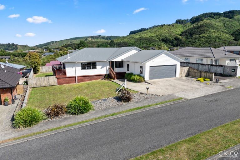 Photo of property in 102 Kirton Drive, Riverstone Terraces, Upper Hutt, 5018