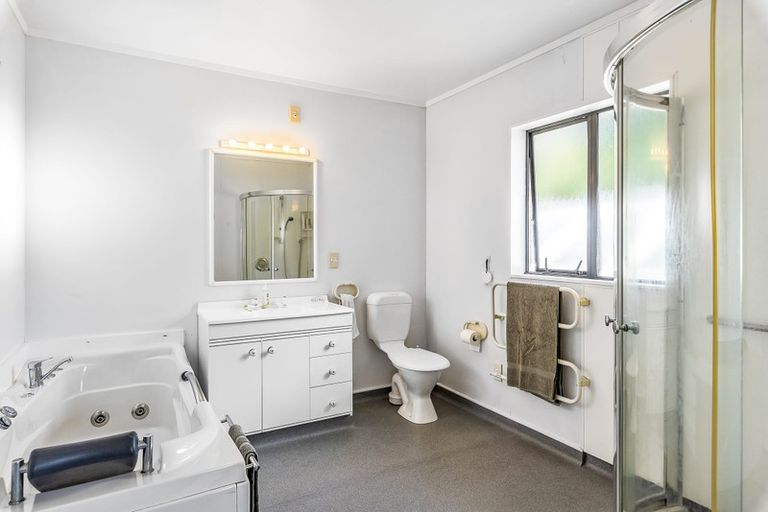 Photo of property in 2 Realm Drive, Paraparaumu, 5032
