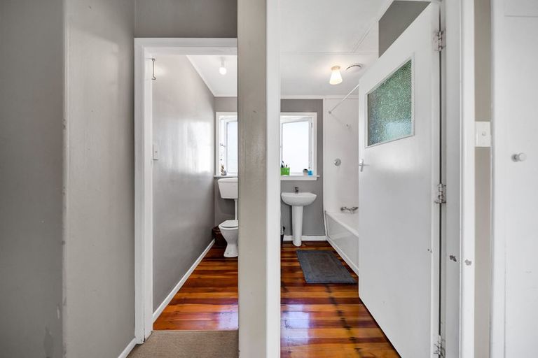 Photo of property in 8 Reid Avenue, Hawera, 4610