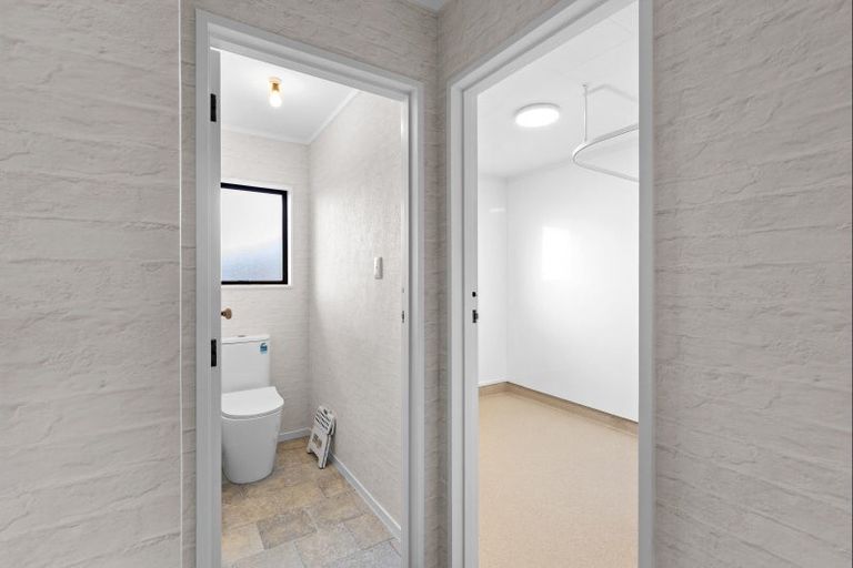 Photo of property in 34 Roberts Line, Kelvin Grove, Palmerston North, 4414