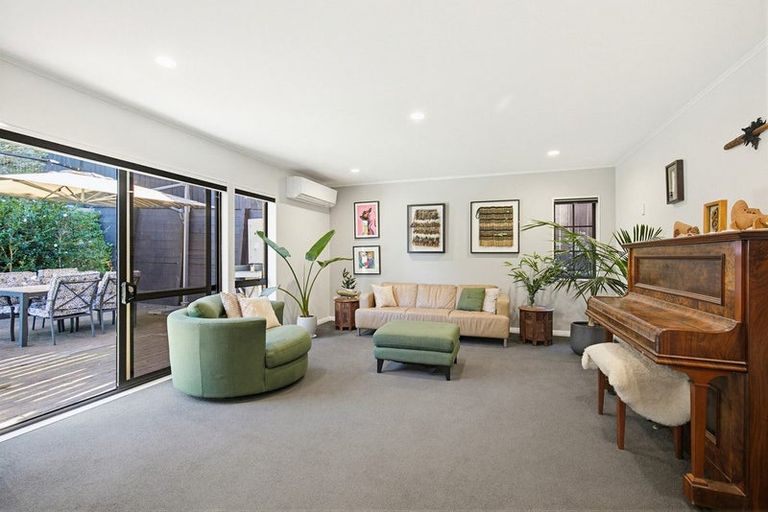 Photo of property in 11 Ramphal Terrace, Khandallah, Wellington, 6035