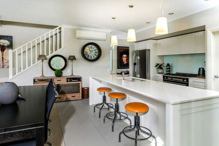 Photo of property in 15 Landmark Terrace, Orewa, 0931