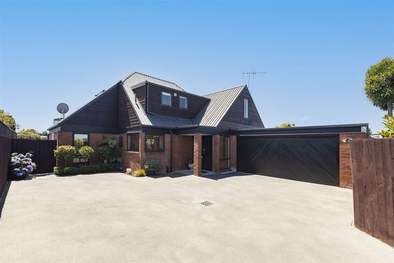 Photo of property in 16 Coniston Avenue, Ilam, Christchurch, 8041