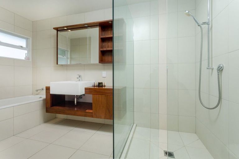 Photo of property in 30 Bernard Magnus Lane, Greenhithe, Auckland, 0632