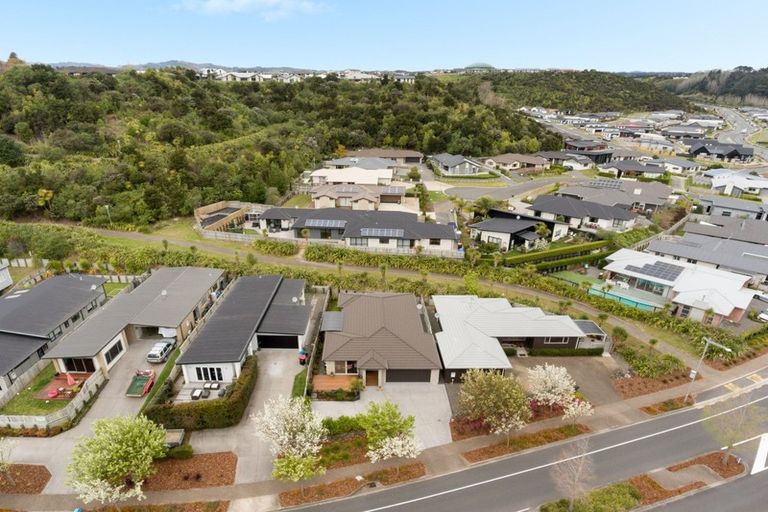 Photo of property in 183 Lakes Boulevard, Pyes Pa, Tauranga, 3112
