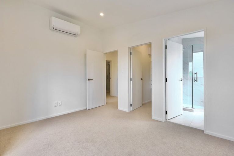 Photo of property in 25 Hutchinson Avenue, New Lynn, Auckland, 0600