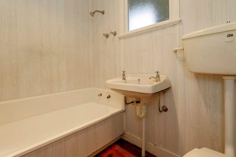Photo of property in 17a Kereru Street, Henderson, Auckland, 0612