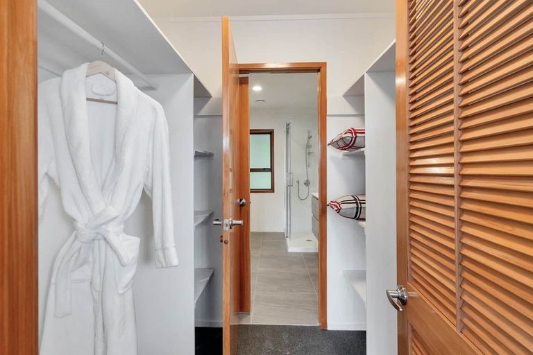 Photo of property in 86 Seaview Road, Glenfield, Auckland, 0629