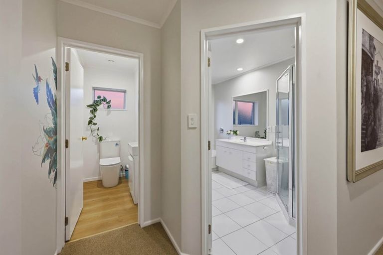 Photo of property in 22 Windfall Grove, Greenhithe, Auckland, 0632