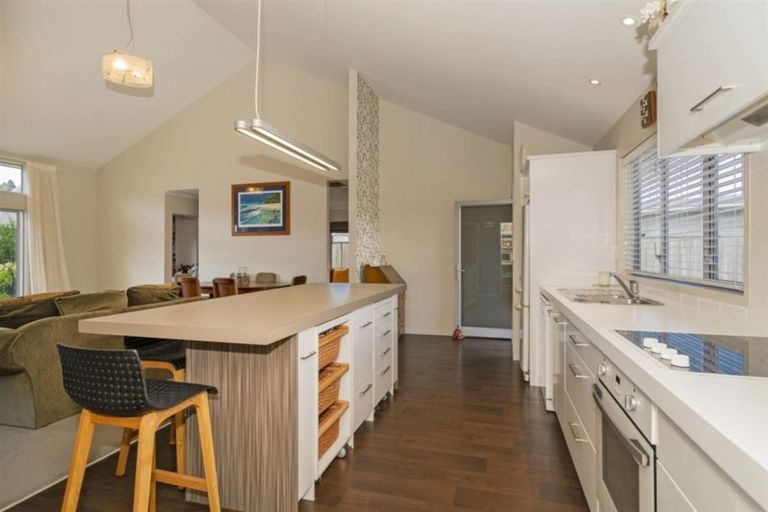 Photo of property in 10 Dotterel Place, Whitianga, 3510