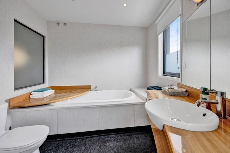 Photo of property in Headlands Opunake, 32 Fox Street, Opunake, 4616