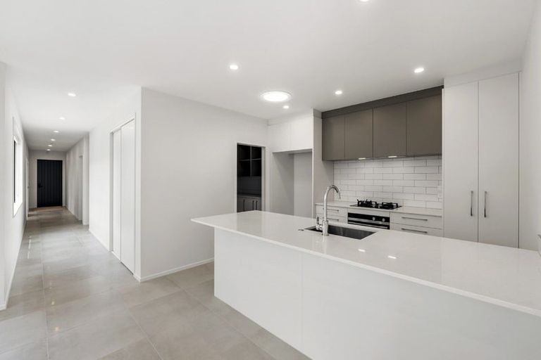 Photo of property in 55 Parkmore Drive, Rosehill, Papakura, 2113