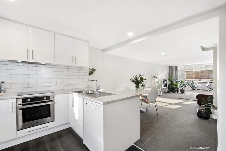 Photo of property in Victoria Villas, 42/35u Pirie Street, Mount Victoria, Wellington, 6011