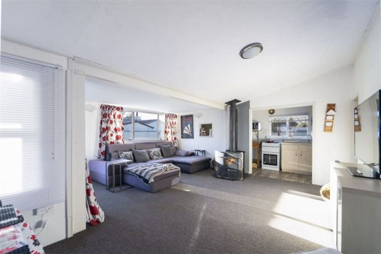 Photo of property in 1 Kempton Street, Greytown, 5712