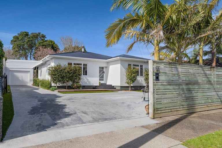 Photo of property in 113 Govett Avenue, Frankleigh Park, New Plymouth, 4310