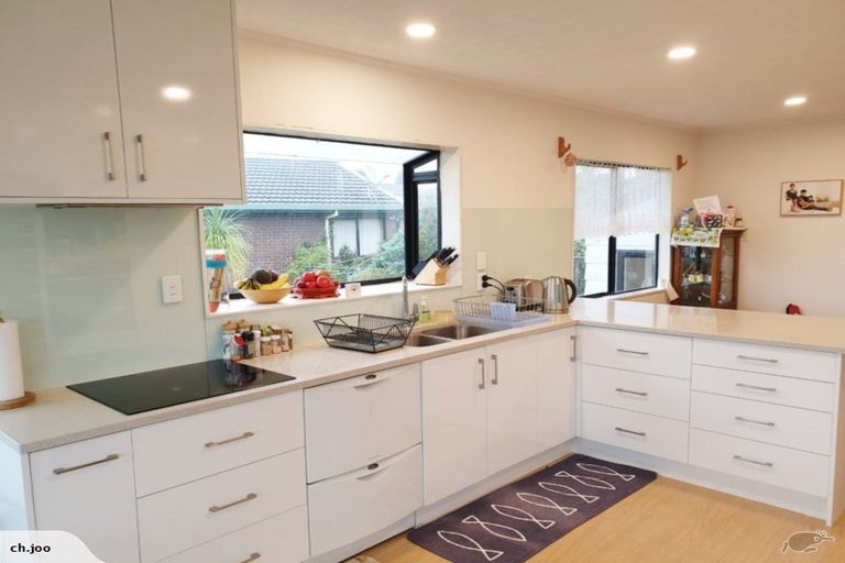 Photo of property in 3 Cassandra Grove, Totara Vale, Auckland, 0629