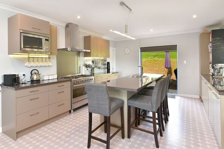 Photo of property in 141 Mangakura Road, Helensville, 0875