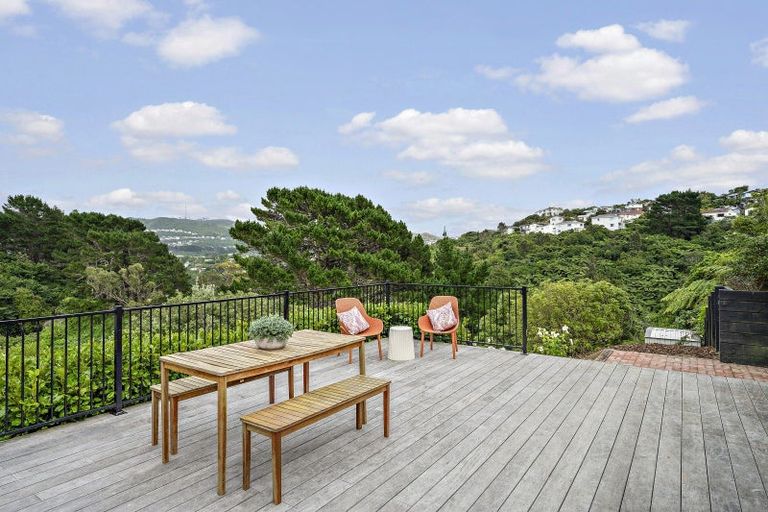 Photo of property in 18 Spenmoor Street, Newlands, Wellington, 6037