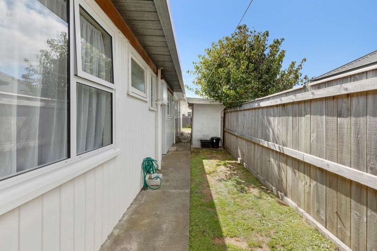 Photo of property in 2/54 Weston Avenue, Roslyn, Palmerston North, 4414